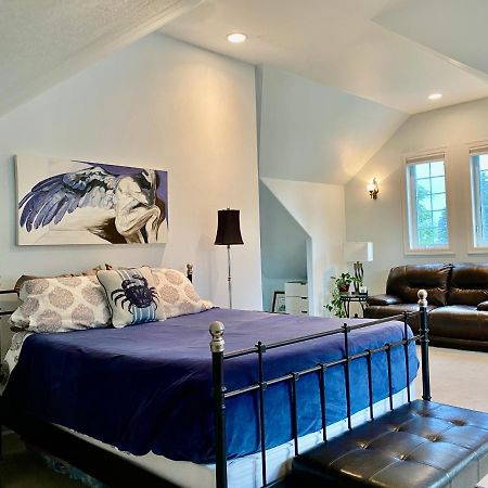 Goldilocks Bed & Breakfast Кодиак Экстерьер фото